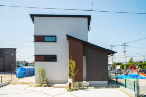 たっぷりの光が差し込む
中二階のある家