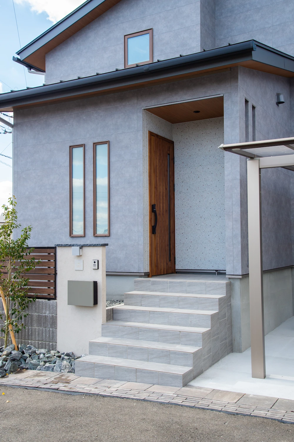 家族の笑顔が見える室内窓とヌックがある家二階建施工事例｜福岡筑紫野市の悠建築工房ページの画像01