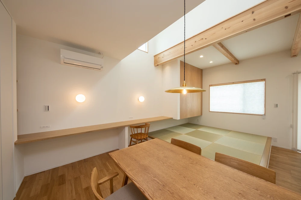 長尺カウンターと梁のある平屋平屋施工事例｜福岡筑紫野市の悠建築工房ページの画像10