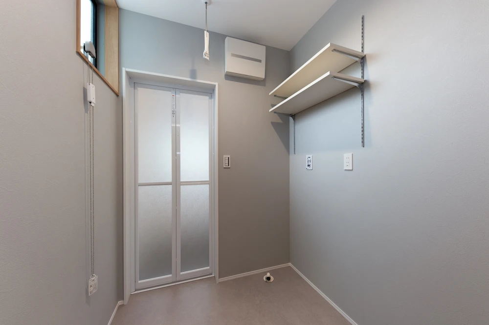 長尺カウンターと梁のある平屋平屋施工事例｜福岡筑紫野市の悠建築工房ページの画像11