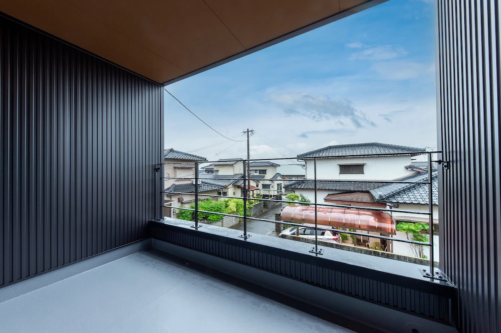 クールなガルバ外壁が映えるバーカウンターのある家二階建施工事例｜福岡筑紫野市の悠建築工房ページの画像11