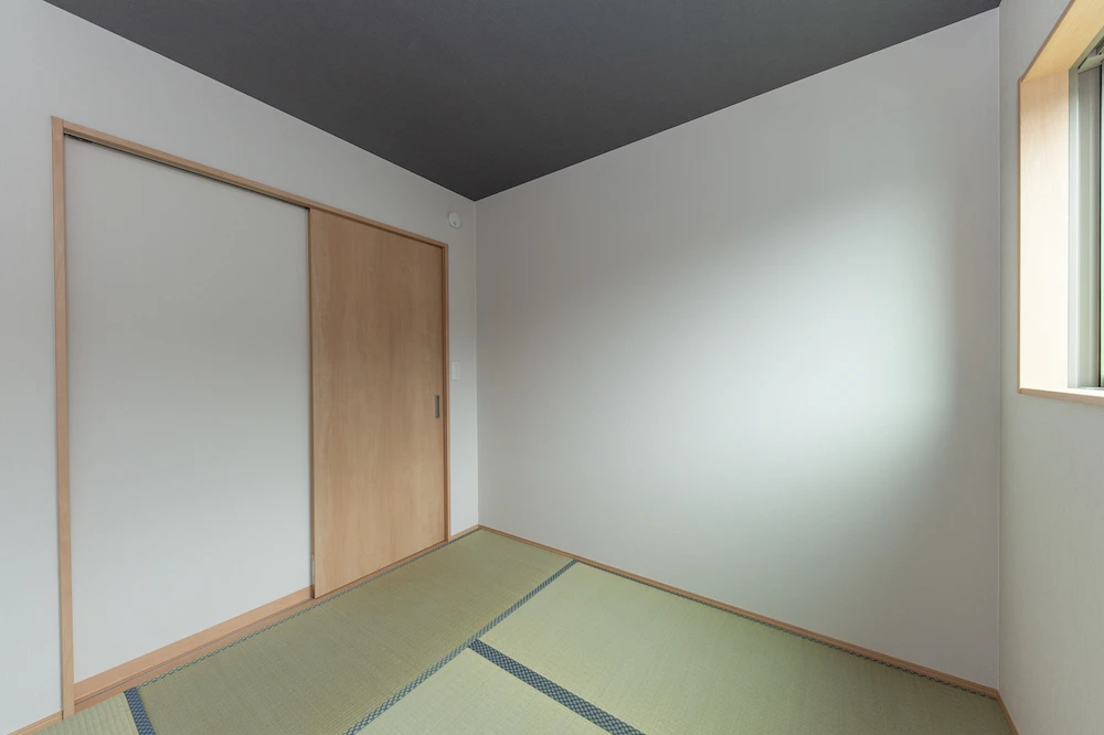 クールなガルバ外壁が映えるバーカウンターのある家二階建施工事例｜福岡筑紫野市の悠建築工房ページの画像12