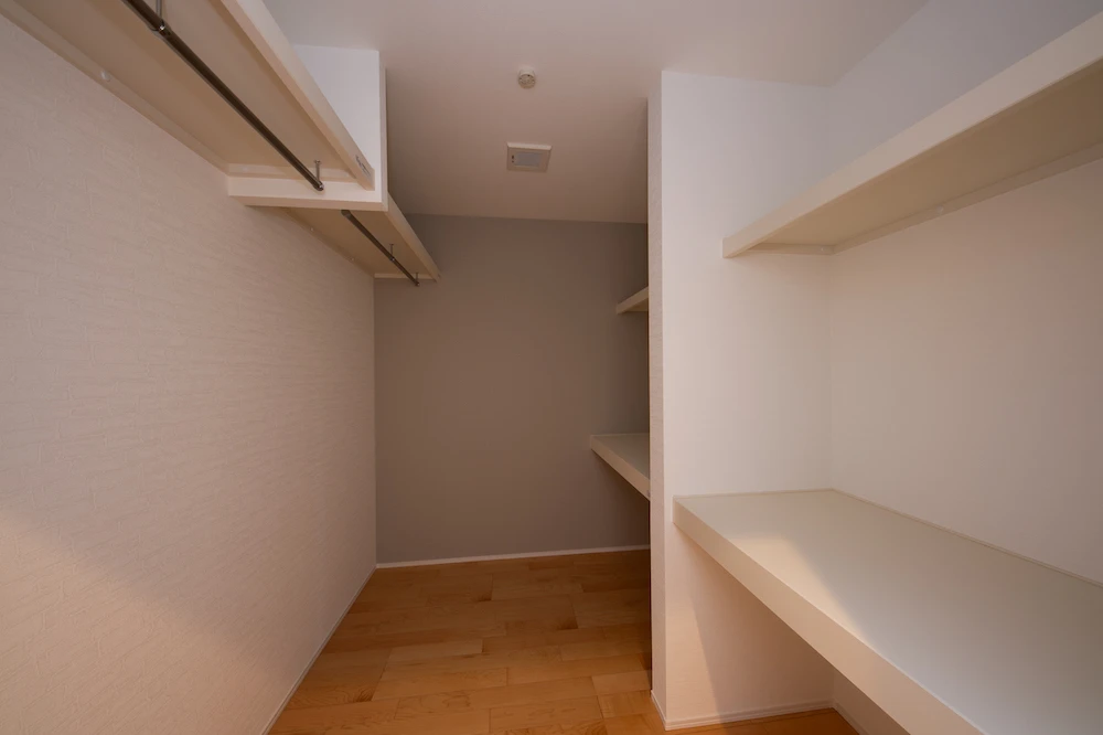 クールなガルバ外壁が映えるバーカウンターのある家二階建施工事例｜福岡筑紫野市の悠建築工房ページの画像13