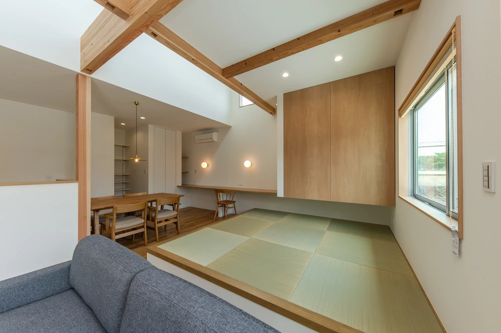 長尺カウンターと梁のある平屋平屋施工事例｜福岡筑紫野市の悠建築工房ページの画像06