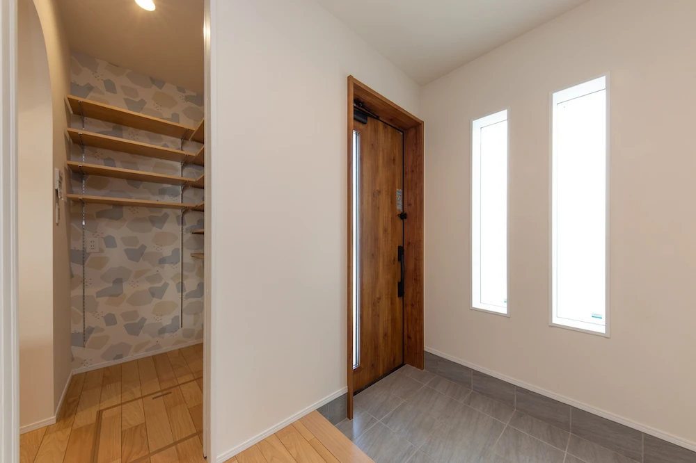 家族の笑顔が見える室内窓とヌックがある家二階建施工事例｜福岡筑紫野市の悠建築工房ページの画像07