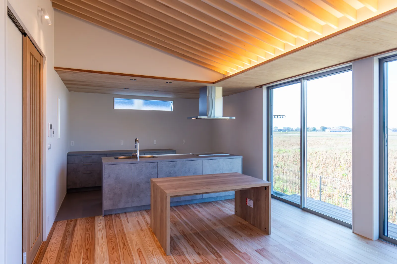 木のぬくもりに満ちる、田園の平屋平屋施工事例｜福岡筑紫野市の悠建築工房ページの画像02