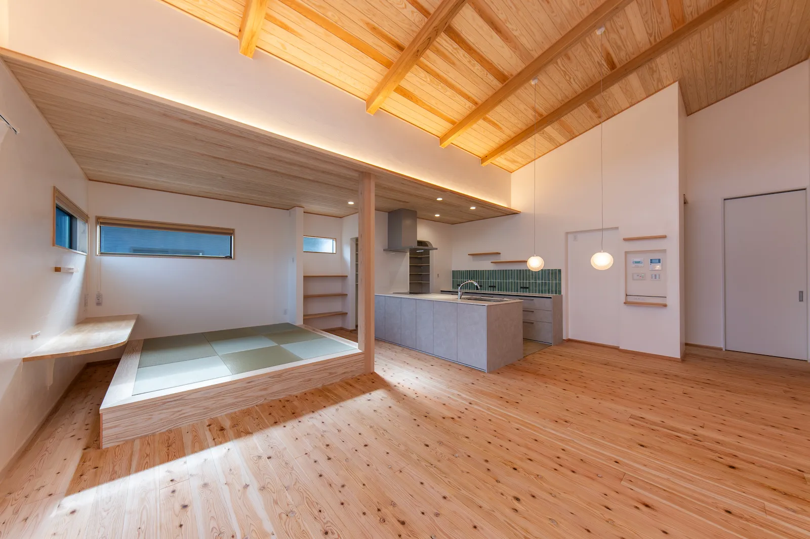 経年美化を愉しむ小国杉と漆喰の平屋平屋施工事例｜福岡筑紫野市の悠建築工房ページの画像03