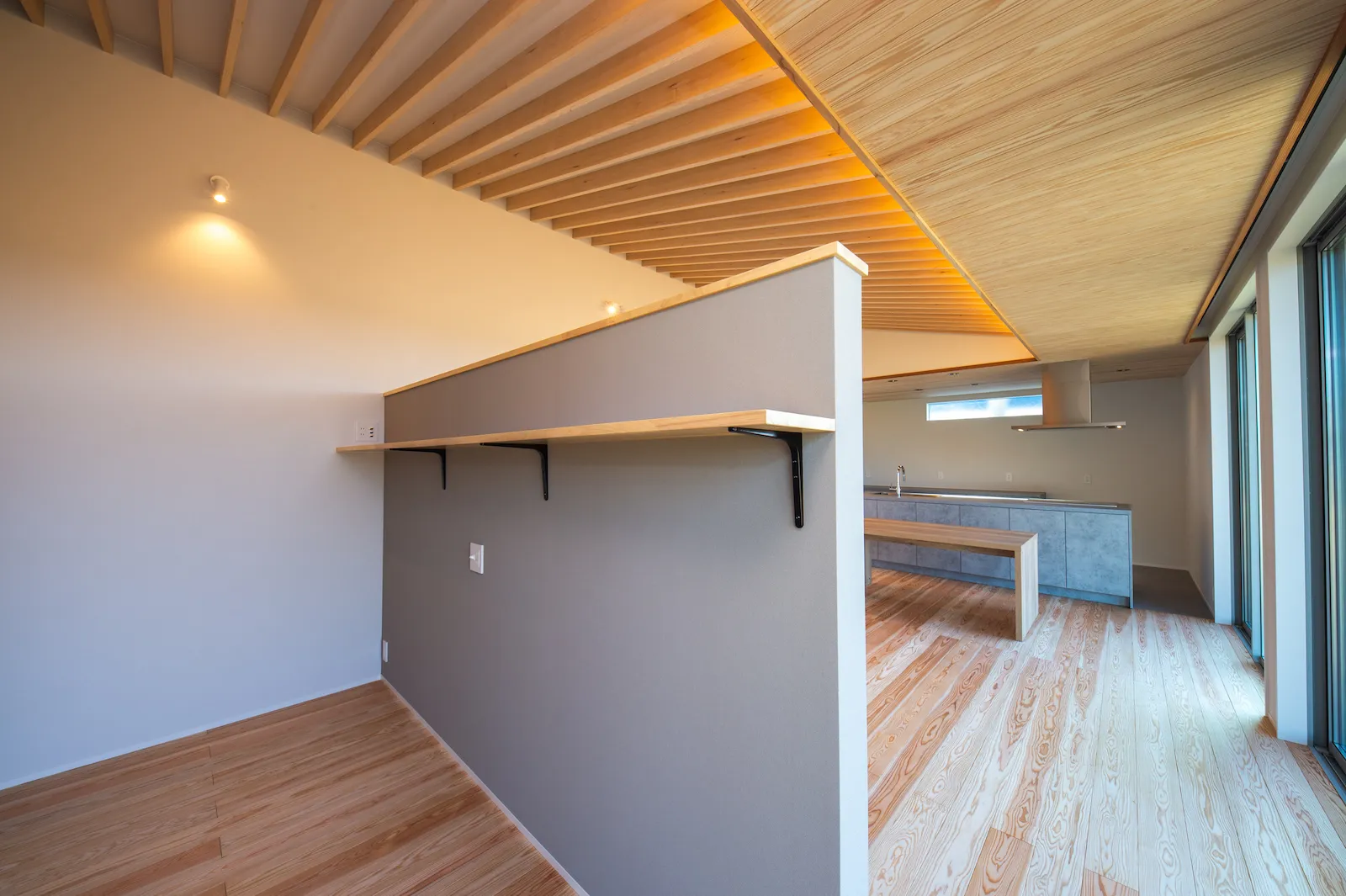 木のぬくもりに満ちる、田園の平屋平屋施工事例｜福岡筑紫野市の悠建築工房ページの画像04