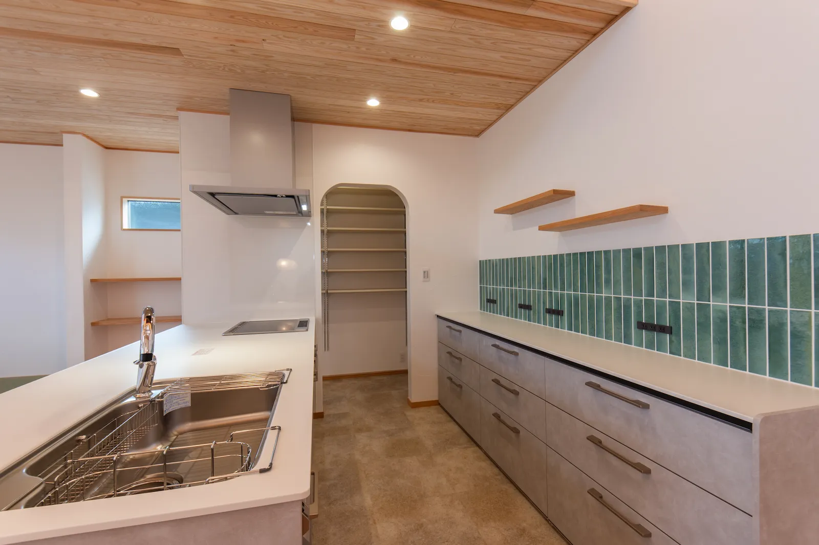 経年美化を愉しむ小国杉と漆喰の平屋平屋施工事例｜福岡筑紫野市の悠建築工房ページの画像04