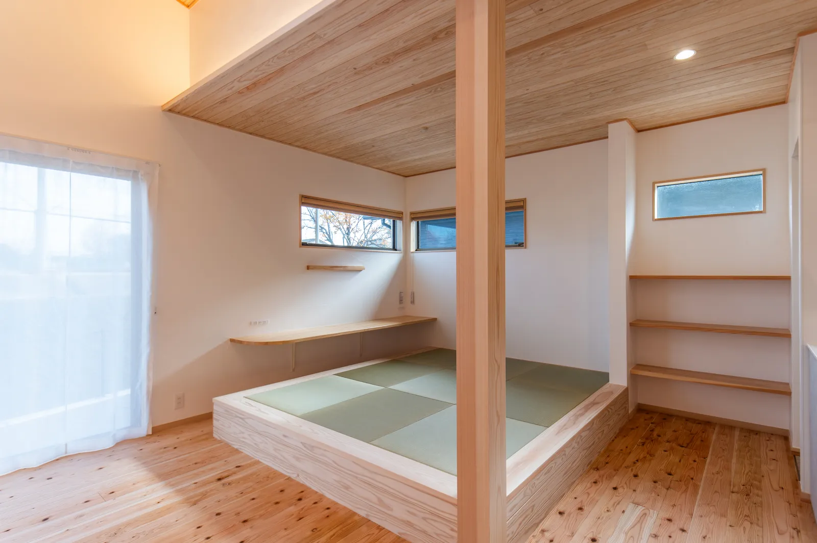 経年美化を愉しむ小国杉と漆喰の平屋平屋施工事例｜福岡筑紫野市の悠建築工房ページの画像05