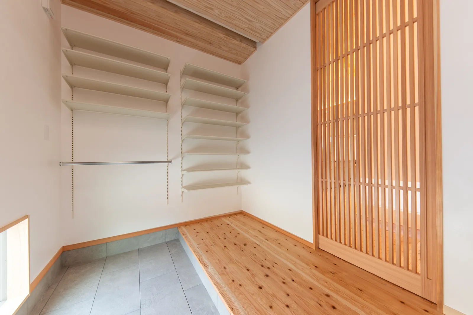 経年美化を愉しむ小国杉と漆喰の平屋平屋施工事例｜福岡筑紫野市の悠建築工房ページの画像09