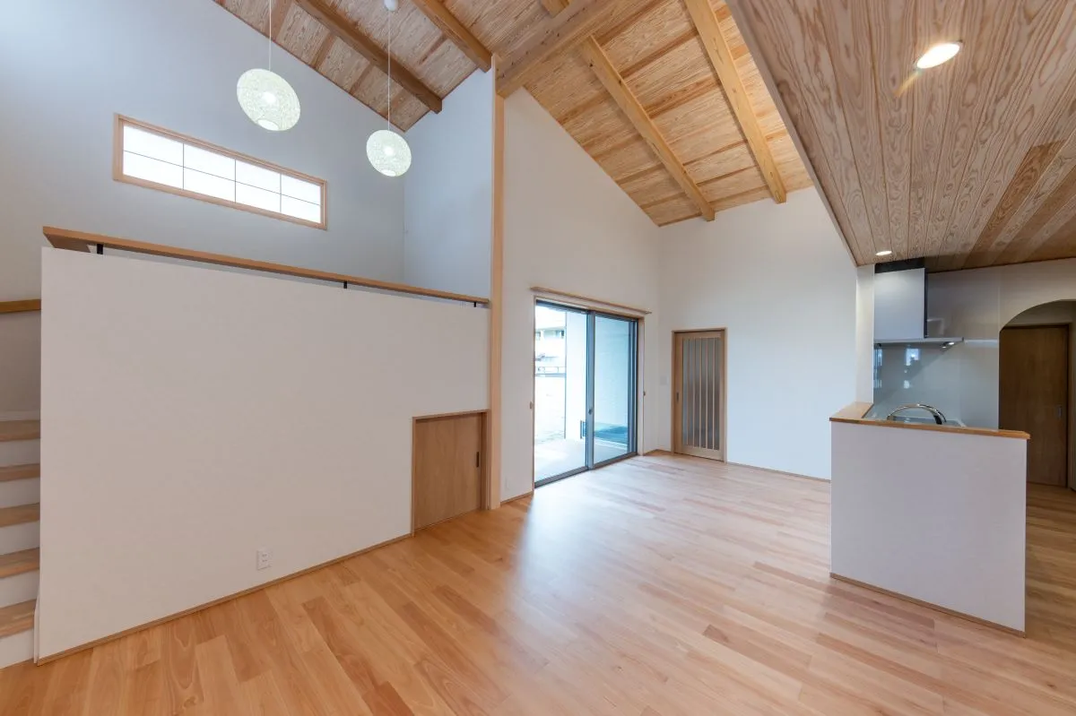 和モダンに、小国杉のぬくもりを。平屋施工事例｜福岡筑紫野市の悠建築工房ページの画像03
