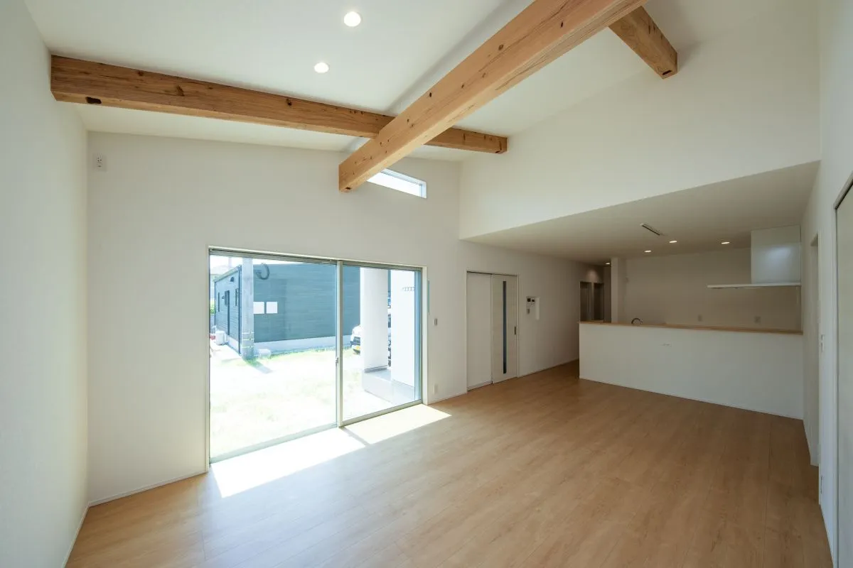 白と木が映える、回遊動線のある平屋平屋施工事例｜福岡筑紫野市の悠建築工房ページの画像03
