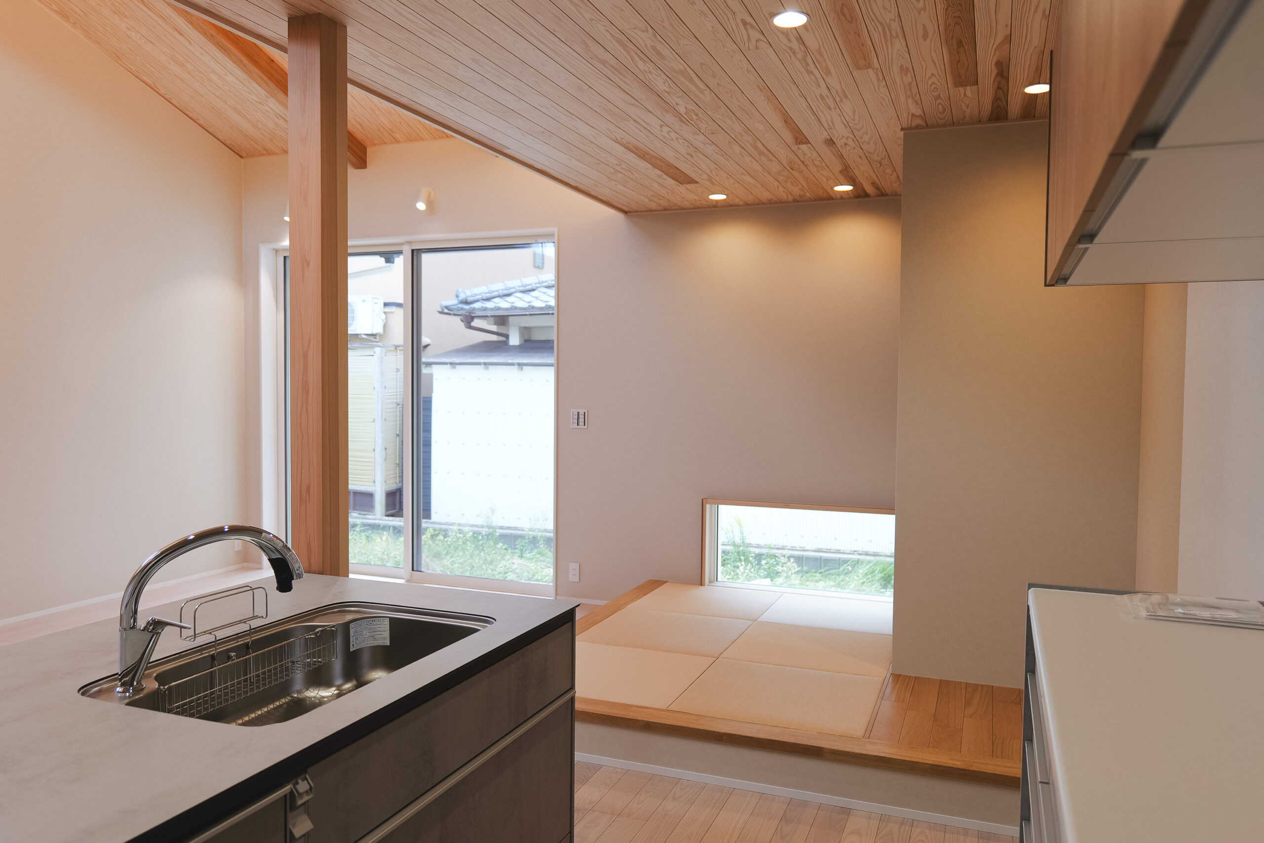 【久留米市】無垢と漆喰の平屋ページの画像04